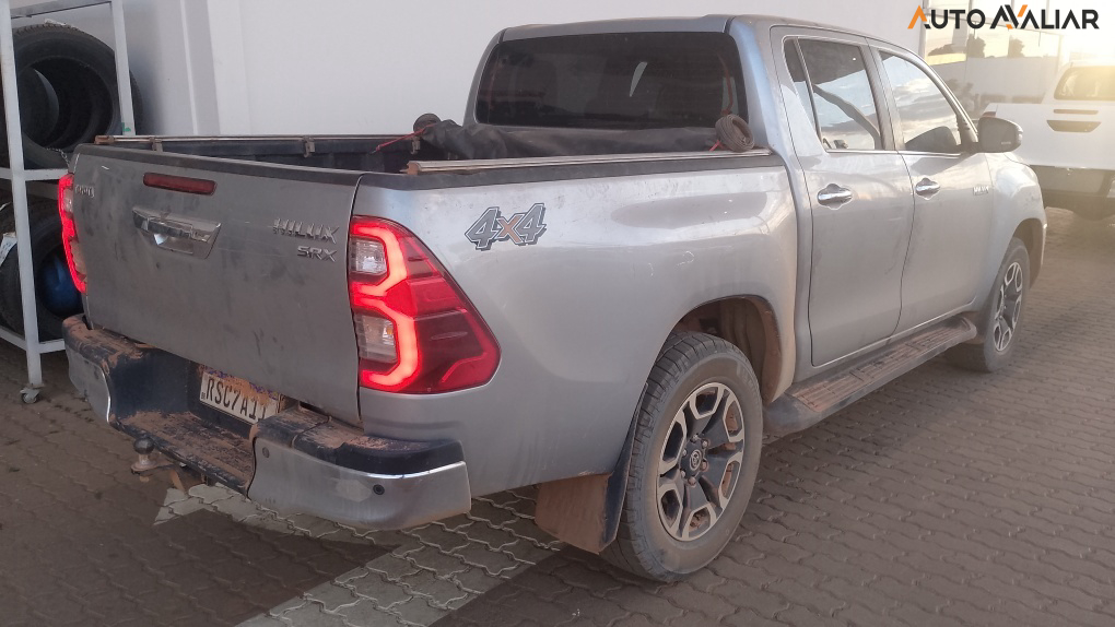 TOYOTA HILUX 2.8 D-4D TURBO DIESEL CD SRX 4X4 AUTOM&Aacute;TICO