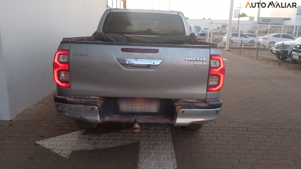 TOYOTA HILUX 2.8 D-4D TURBO DIESEL CD SRX 4X4 AUTOM&Aacute;TICO