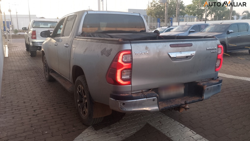 TOYOTA HILUX 2.8 D-4D TURBO DIESEL CD SRX 4X4 AUTOM&Aacute;TICO