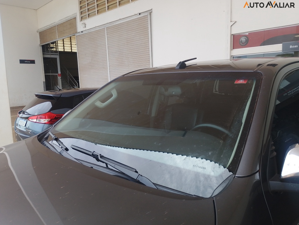 TOYOTA HILUX 2.8 D-4D TURBO DIESEL CD SRV 4X4 AUTOM&Aacute;TICO