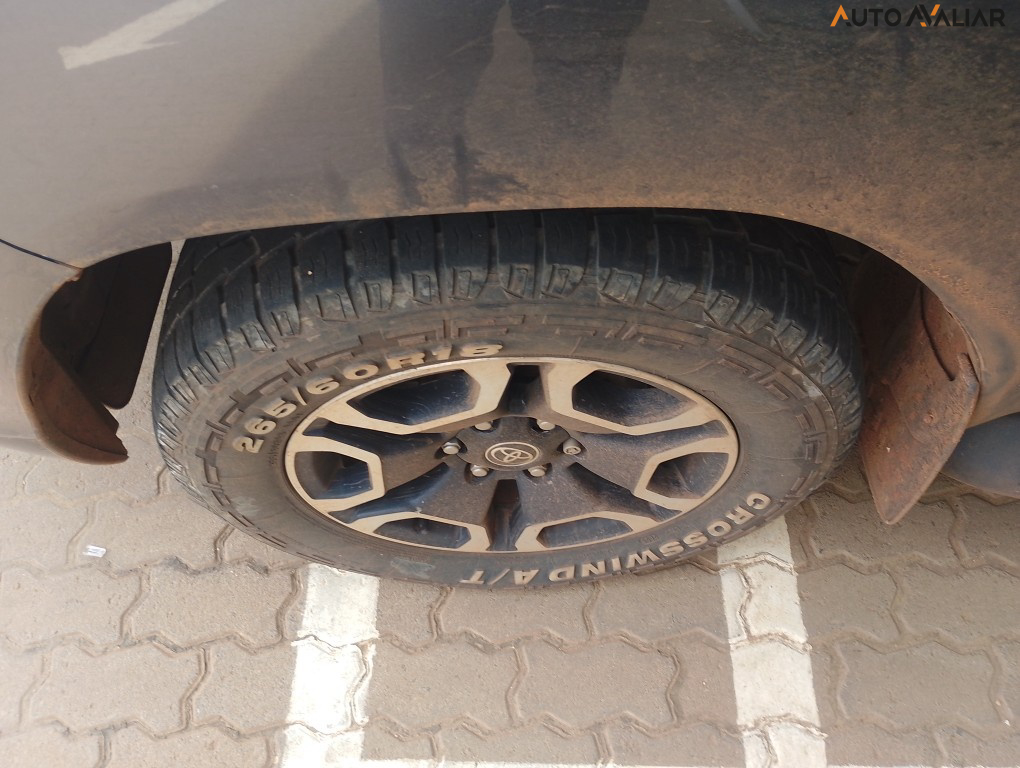 TOYOTA HILUX 2.8 D-4D TURBO DIESEL CD SRV 4X4 AUTOM&Aacute;TICO