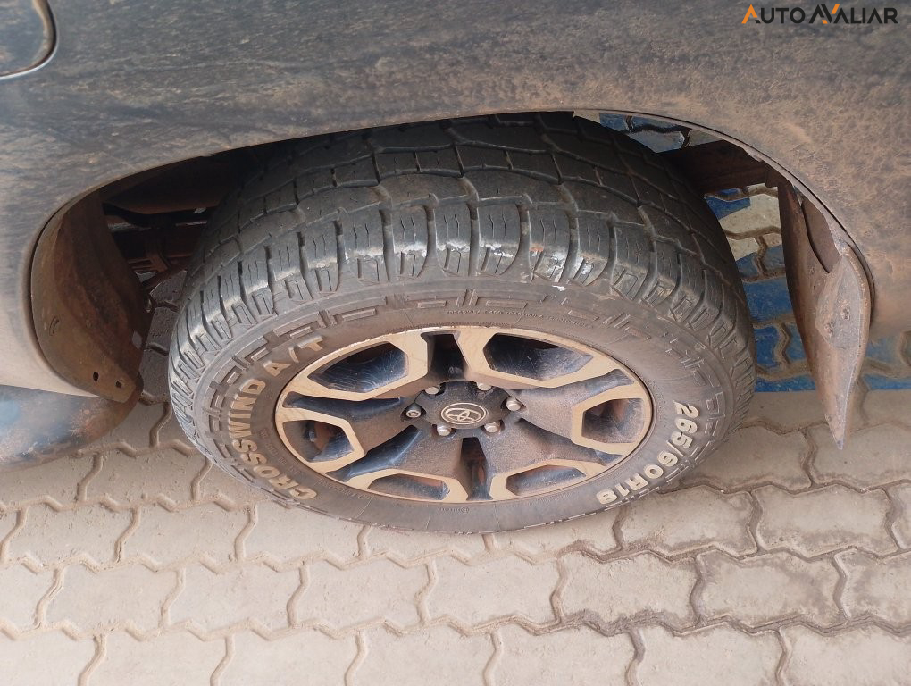 TOYOTA HILUX 2.8 D-4D TURBO DIESEL CD SRV 4X4 AUTOM&Aacute;TICO