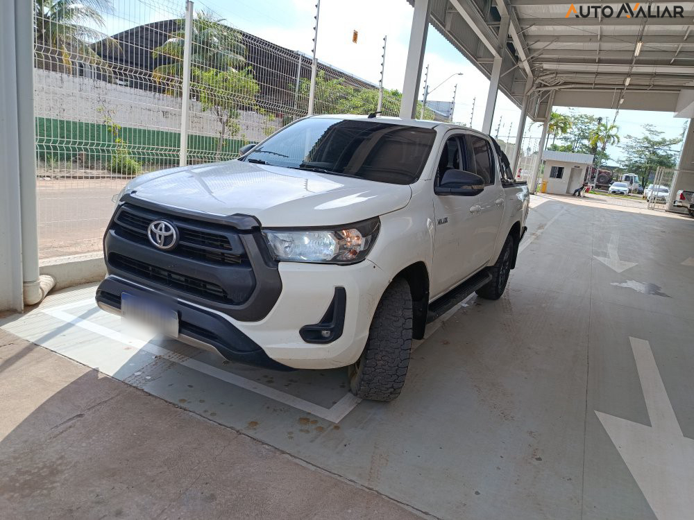 TOYOTA HILUX 2.8 D-4D TURBO DIESEL CD SR 4X4 AUTOMÁTICO