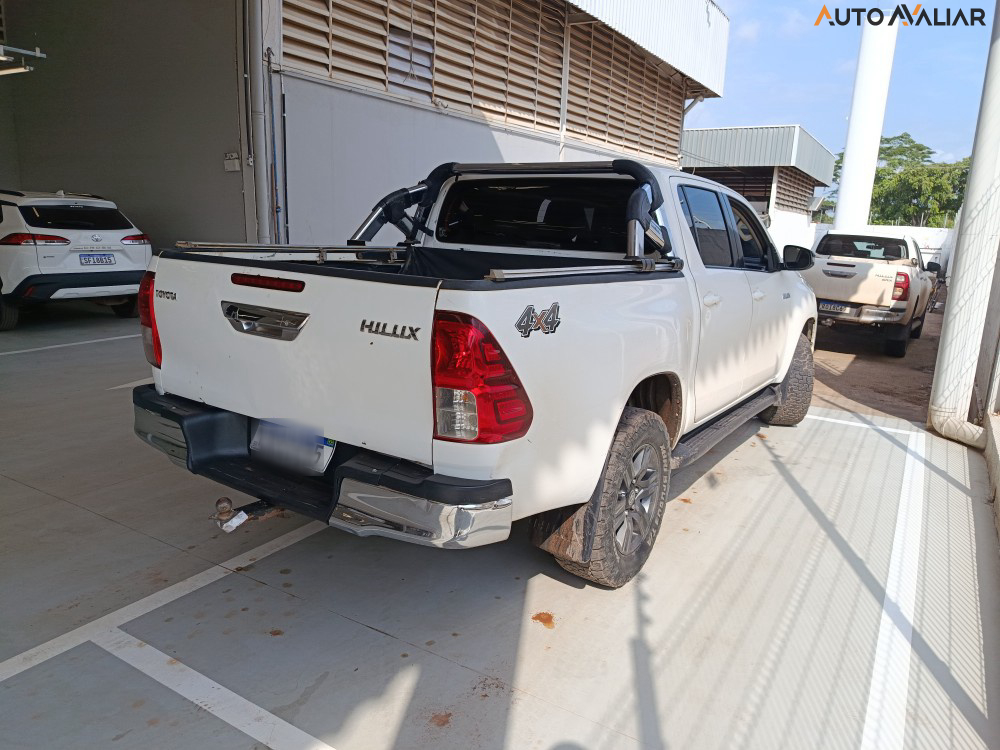 TOYOTA HILUX 2.8 D-4D TURBO DIESEL CD SR 4X4 AUTOM&Aacute;TICO