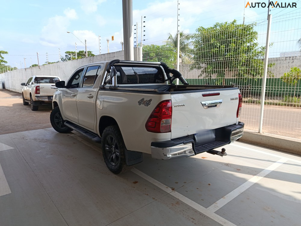 TOYOTA HILUX 2.8 D-4D TURBO DIESEL CD SR 4X4 AUTOM&Aacute;TICO