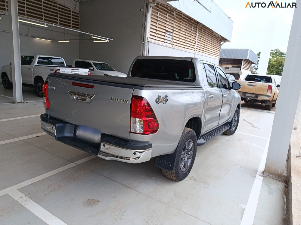 TOYOTA HILUX 2.8 D-4D TURBO DIESEL CD SR 4X4 AUTOM&Aacute;TICO
