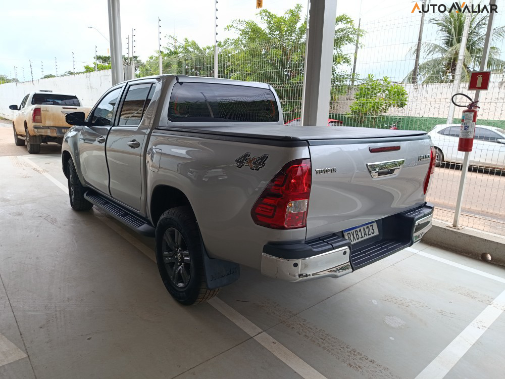 TOYOTA HILUX 2.8 D-4D TURBO DIESEL CD SR 4X4 AUTOM&Aacute;TICO