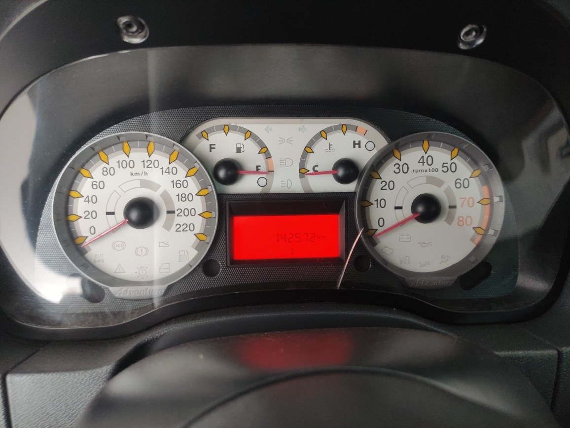 FIAT STRADA 1.8 MPI ADVENTURE CE 8V FLEX 2P MANUAL