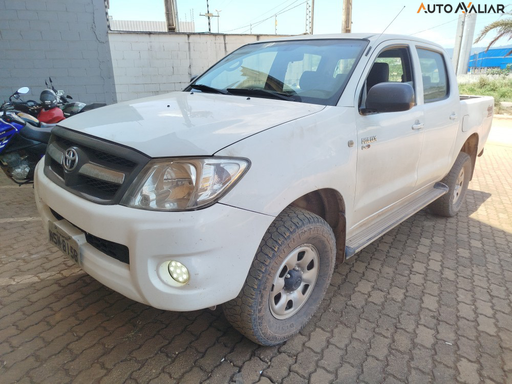 TOYOTA HILUX 2.5 STD 4X4 CD 16V TURBO DIESEL 4P MANUAL
