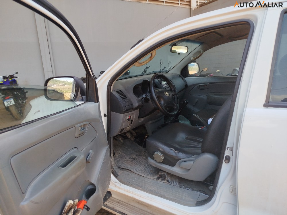 TOYOTA HILUX 2.5 STD 4X4 CD 16V TURBO DIESEL 4P MANUAL