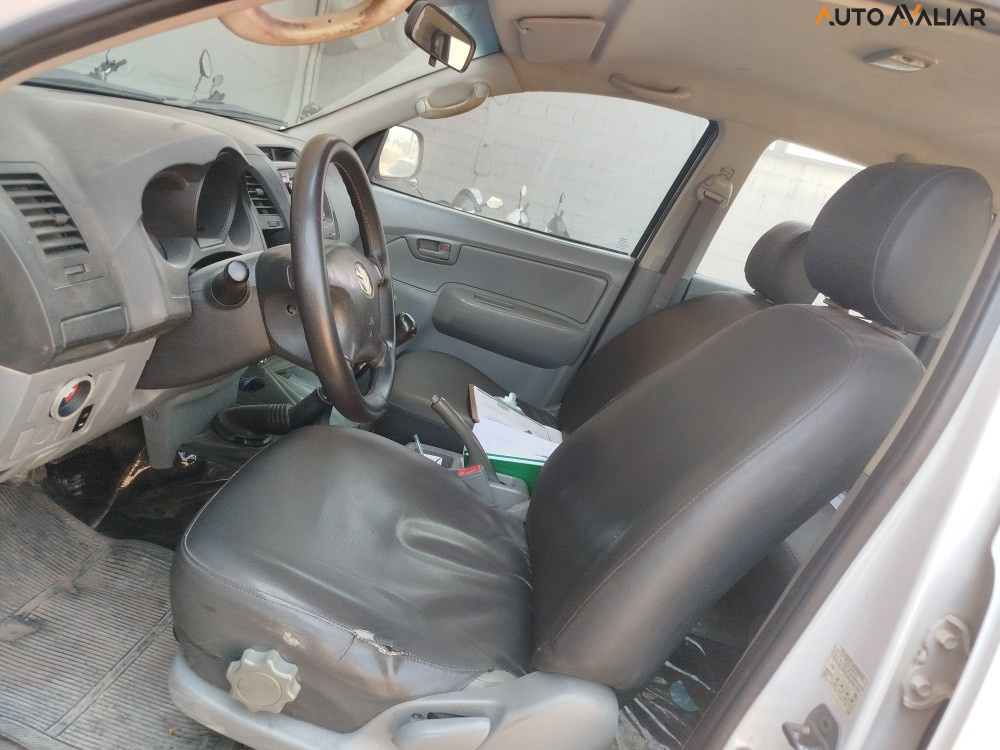 TOYOTA HILUX 2.5 STD 4X4 CD 16V TURBO DIESEL 4P MANUAL