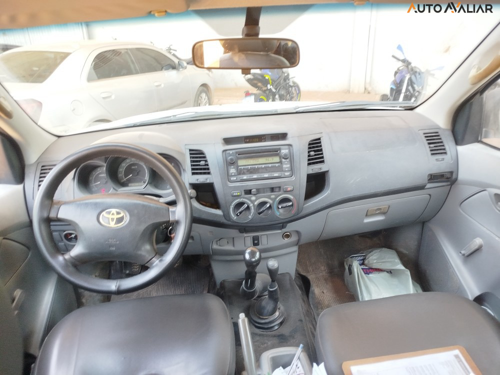 TOYOTA HILUX 2.5 STD 4X4 CD 16V TURBO DIESEL 4P MANUAL