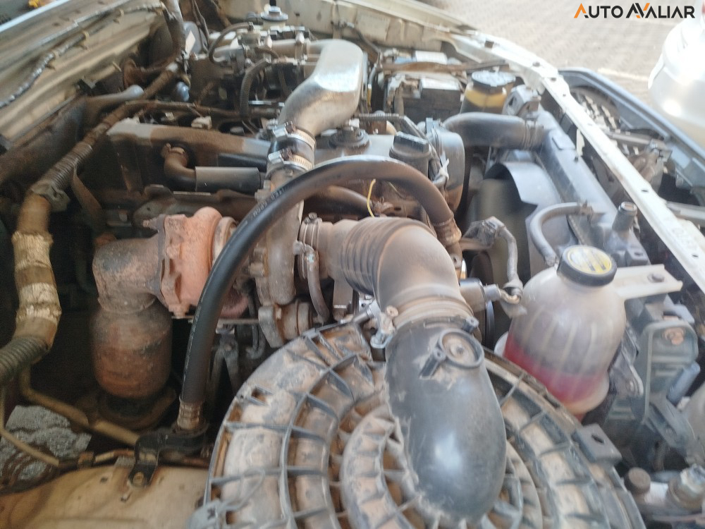 TOYOTA HILUX 2.5 STD 4X4 CD 16V TURBO DIESEL 4P MANUAL