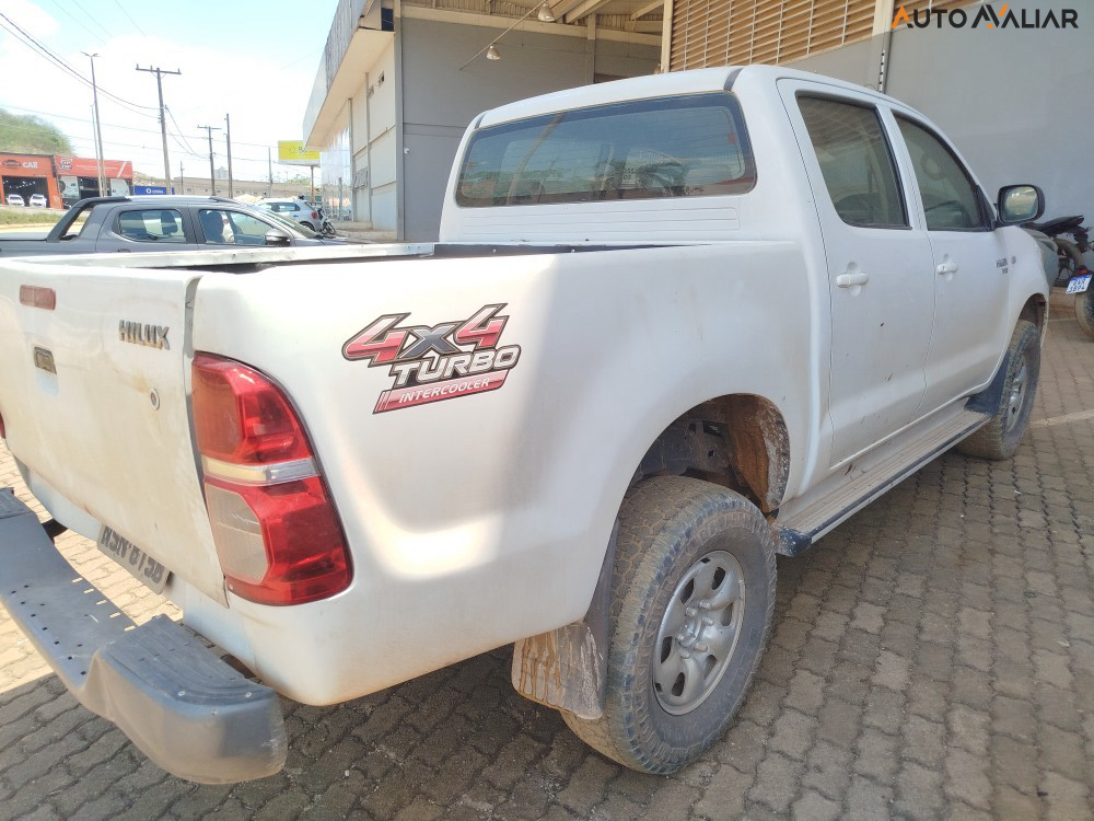 TOYOTA HILUX 2.5 STD 4X4 CD 16V TURBO DIESEL 4P MANUAL