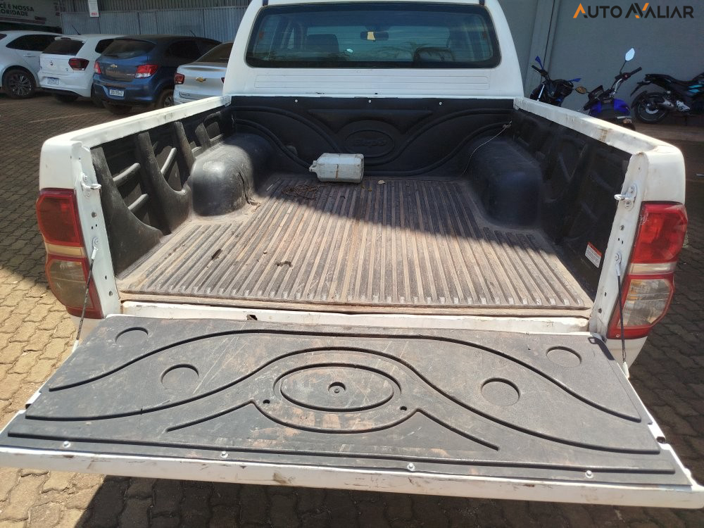 TOYOTA HILUX 2.5 STD 4X4 CD 16V TURBO DIESEL 4P MANUAL