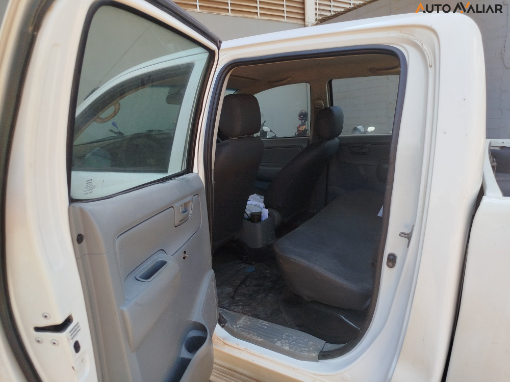 TOYOTA HILUX 2.5 STD 4X4 CD 16V TURBO DIESEL 4P MANUAL