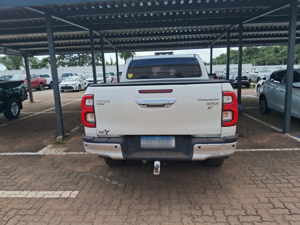 TOYOTA HILUX 2.8 D-4D TURBO DIESEL CD SRX 4X4 AUTOM&Aacute;TICO