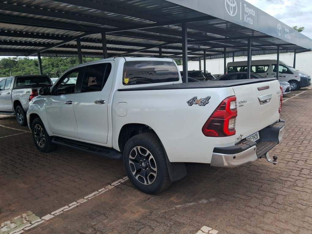 TOYOTA HILUX 2.8 D-4D TURBO DIESEL CD SRX 4X4 AUTOM&Aacute;TICO
