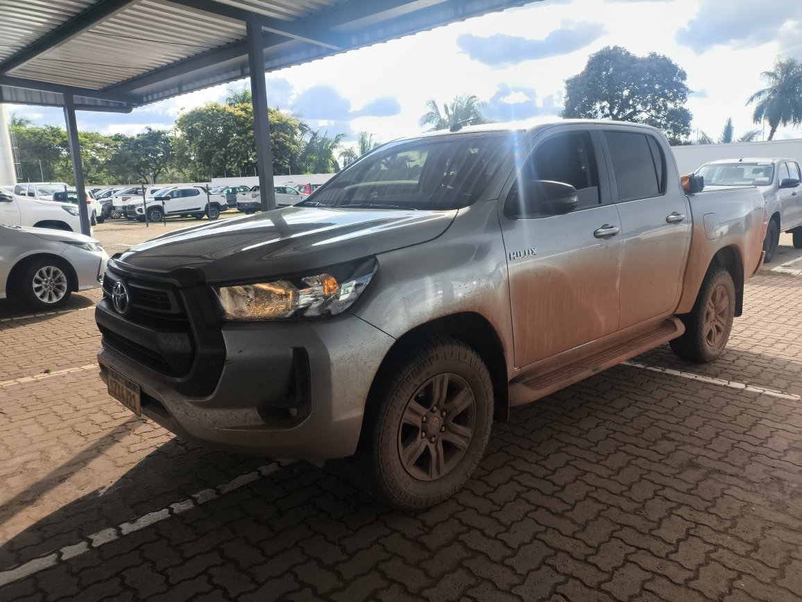 TOYOTA HILUX 2.8 D-4D TURBO DIESEL CD SR 4X4 AUTOMÁTICA