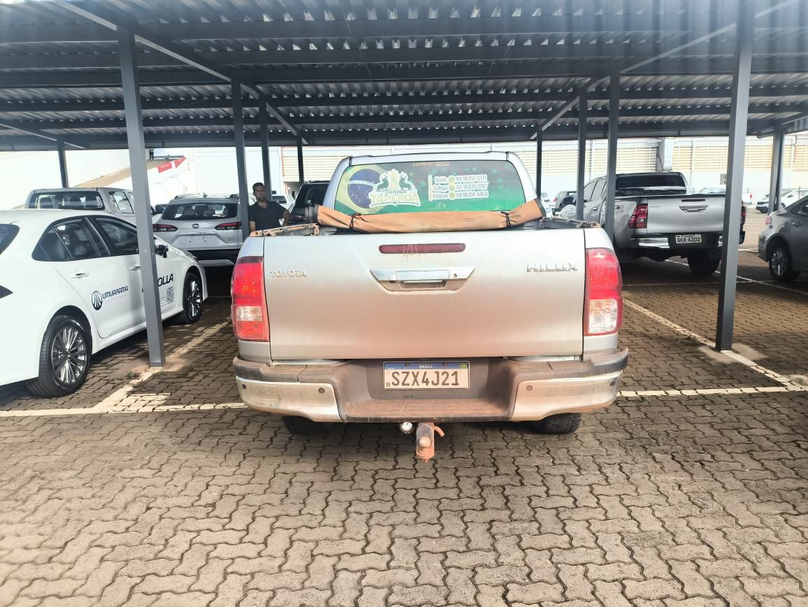 TOYOTA HILUX 2.8 D-4D TURBO DIESEL CD SR 4X4 AUTOM&Aacute;TICA