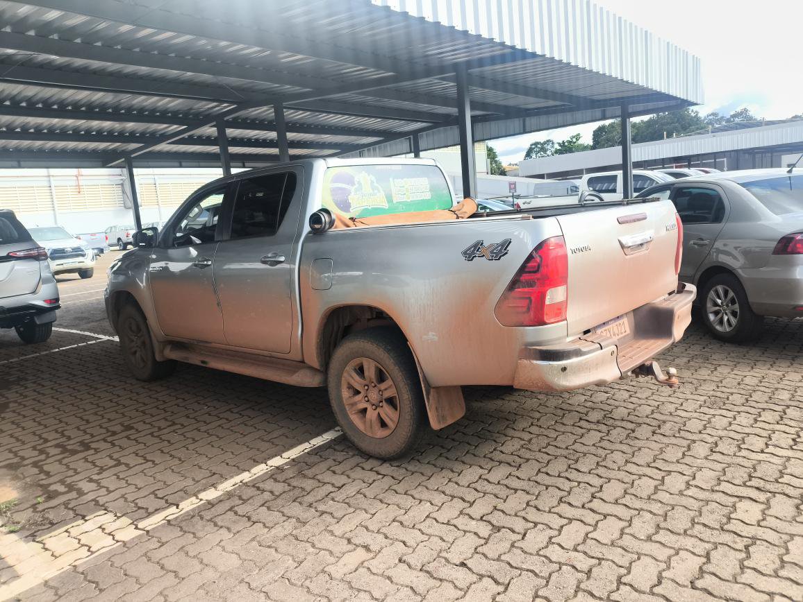 TOYOTA HILUX 2.8 D-4D TURBO DIESEL CD SR 4X4 AUTOM&Aacute;TICA