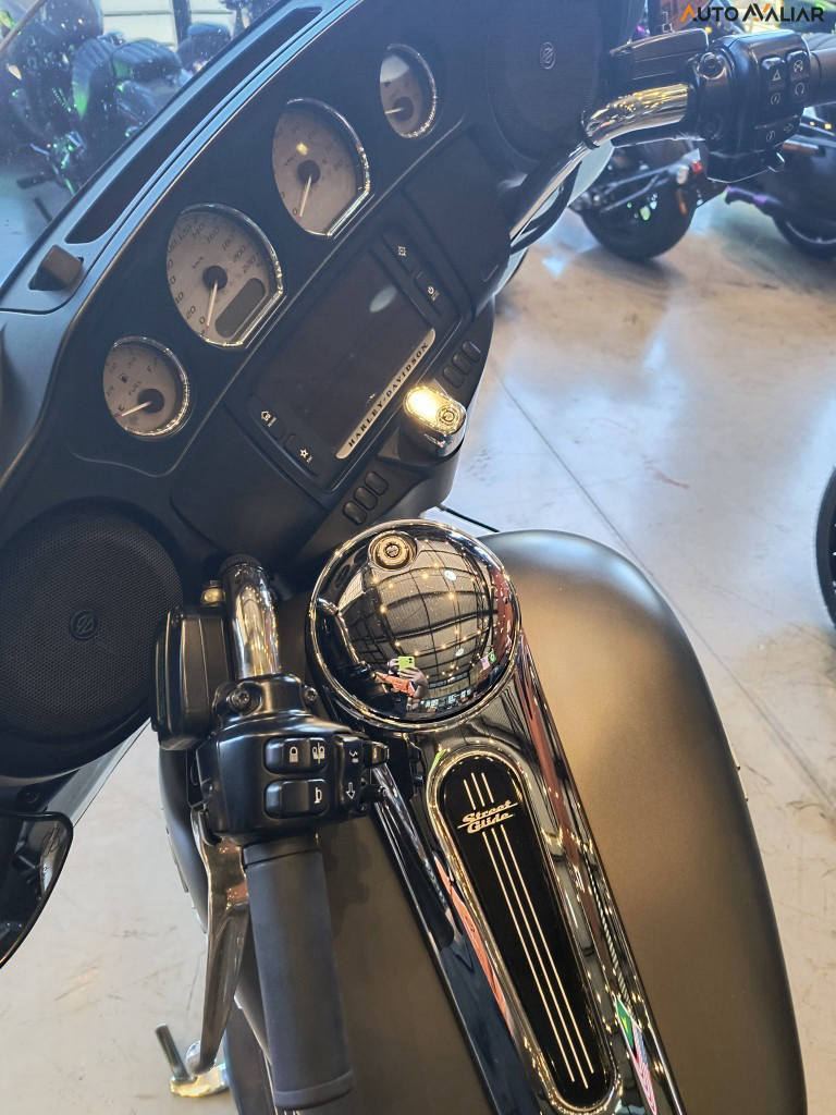 HARLEY-DAVIDSON STREET GLIDE STREET GLIDE