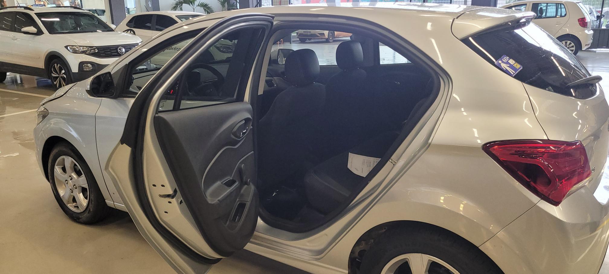 CHEVROLET ONIX 1.4 MPFI ACTIV 8V FLEX 4P AUTOMATICO