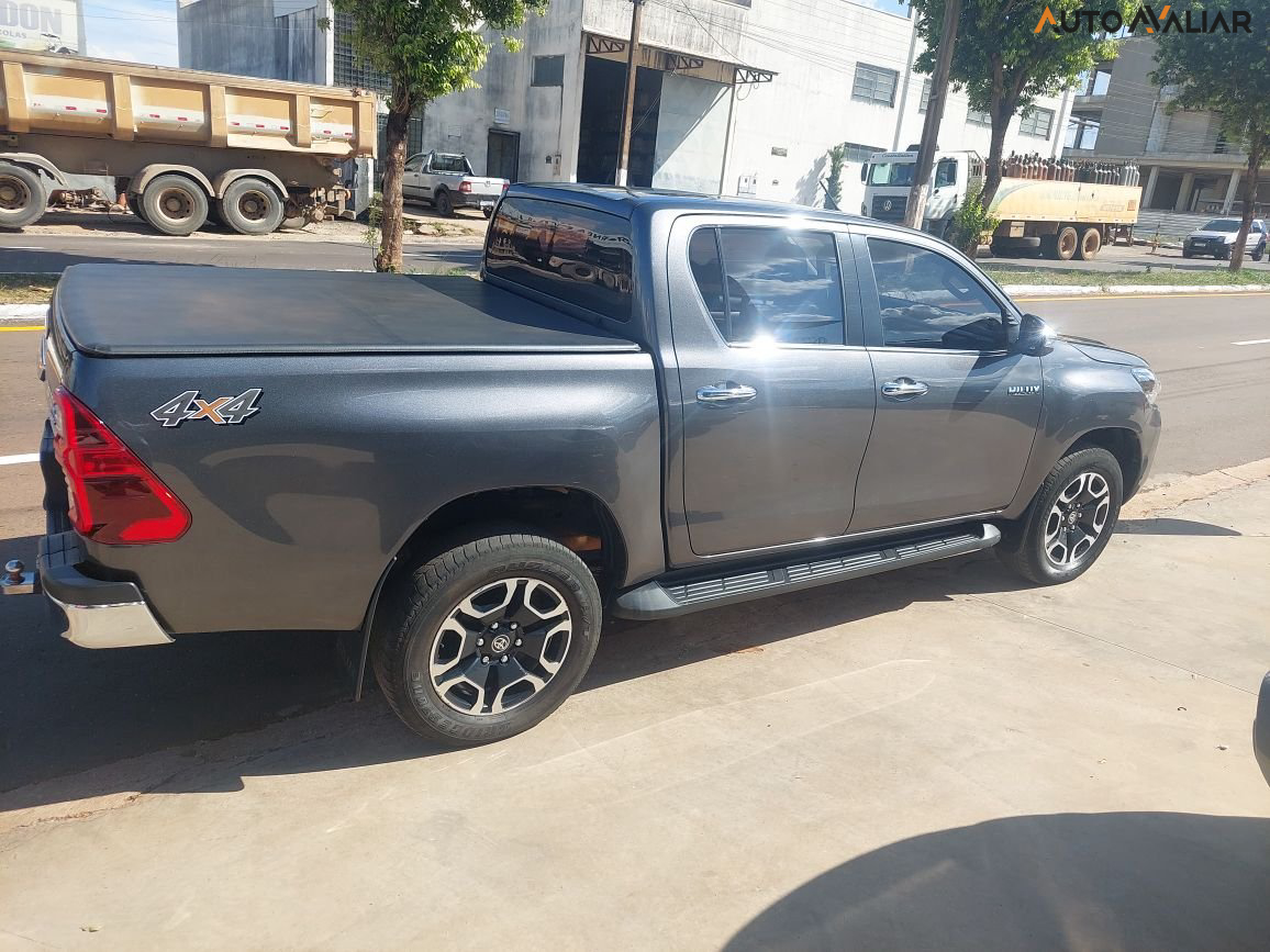 TOYOTA HILUX 2.8 D-4D TURBO DIESEL CD SRX 4X4 AUTOM&Aacute;TICO