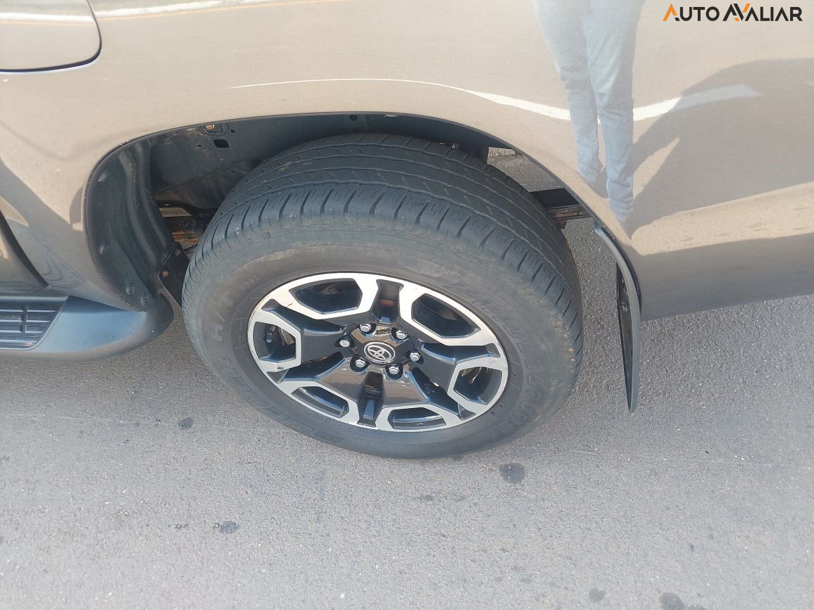 TOYOTA HILUX 2.8 D-4D TURBO DIESEL CD SRX 4X4 AUTOM&Aacute;TICO