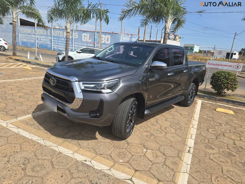 TOYOTA HILUX 2.8 D-4D TURBO DIESEL CD SRX 4X4 AUTOM&Aacute;TICO