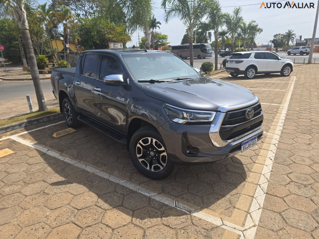 TOYOTA HILUX 2.8 D-4D TURBO DIESEL CD SRX 4X4 AUTOMÁTICO