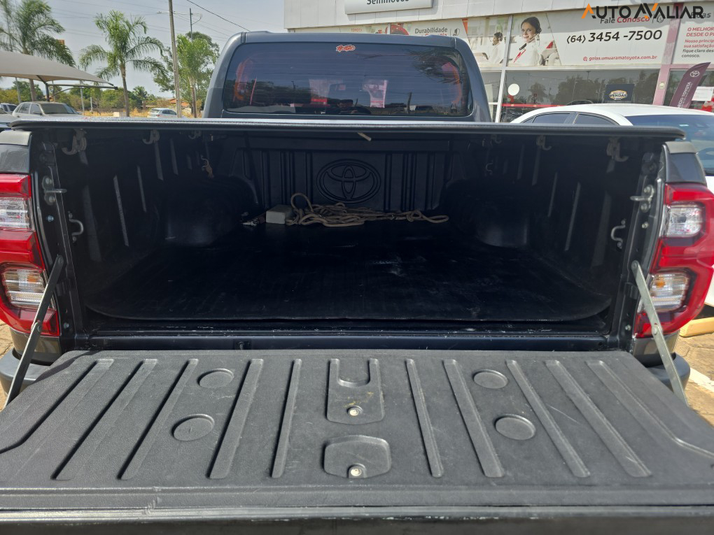 TOYOTA HILUX 2.8 D-4D TURBO DIESEL CD SRX 4X4 AUTOM&Aacute;TICO