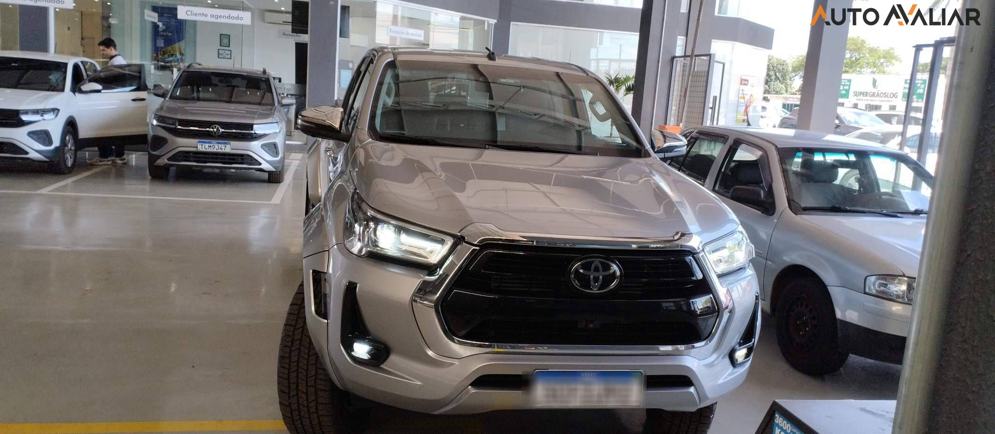 TOYOTA HILUX 2.8 D-4D TURBO DIESEL CD SRX 4X4 AUTOMÁTICO