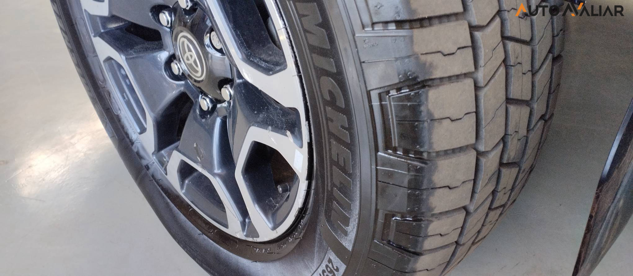 TOYOTA HILUX 2.8 D-4D TURBO DIESEL CD SRX 4X4 AUTOM&Aacute;TICO