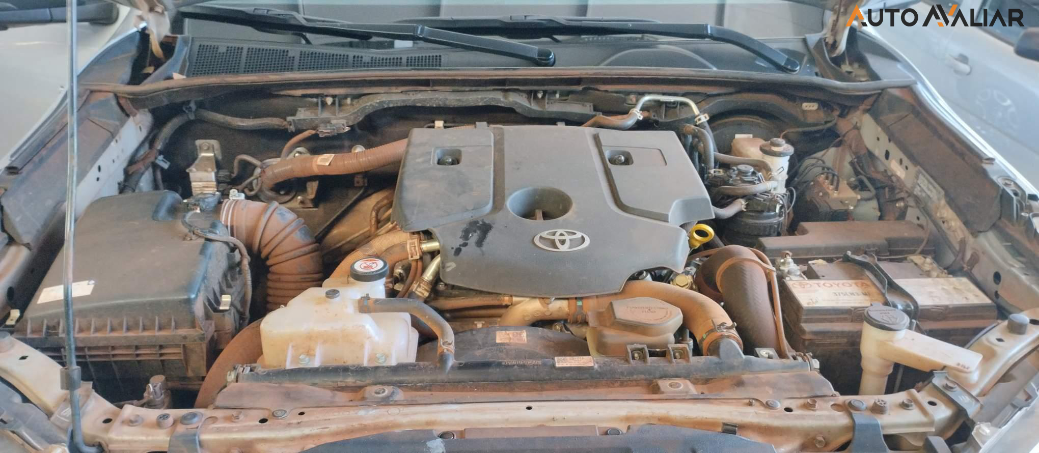 TOYOTA HILUX 2.8 D-4D TURBO DIESEL CD SRX 4X4 AUTOM&Aacute;TICO