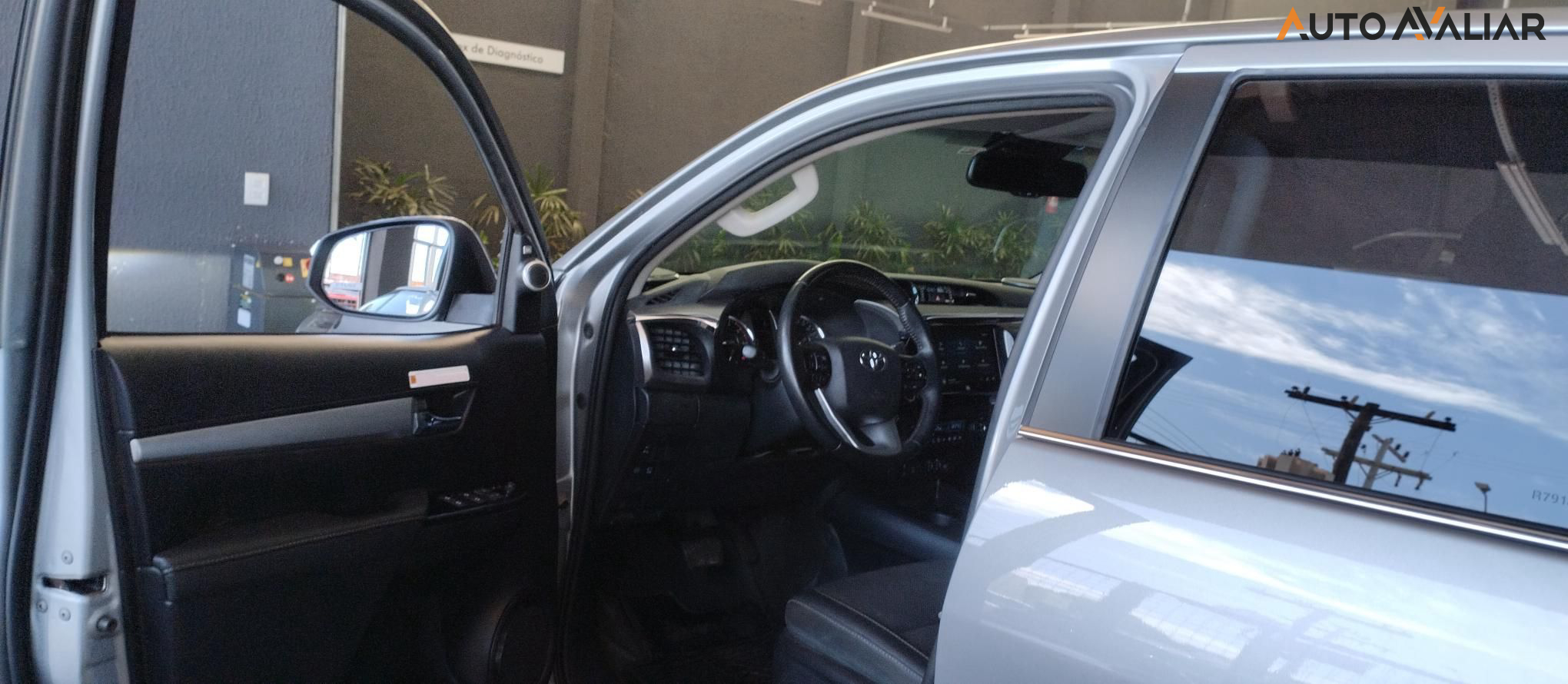 TOYOTA HILUX 2.8 D-4D TURBO DIESEL CD SRX 4X4 AUTOM&Aacute;TICO