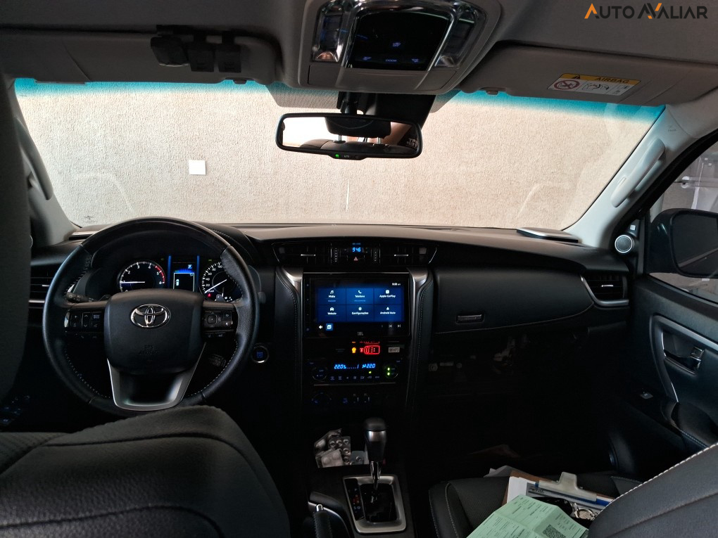 TOYOTA HILUX SW4 2.8 D-4D TURBO DIESEL SRX 7L 4X4 AUTOM&Aacute;TICO