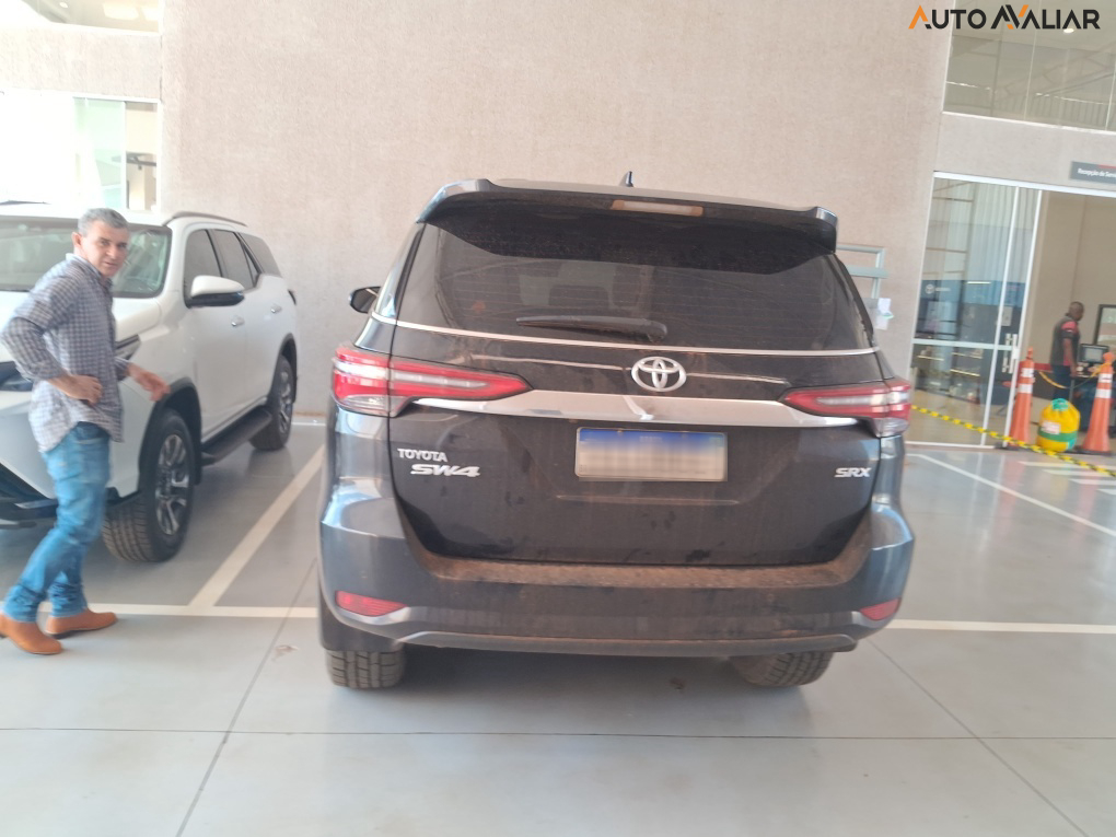 TOYOTA HILUX SW4 2.8 D-4D TURBO DIESEL SRX 7L 4X4 AUTOM&Aacute;TICO