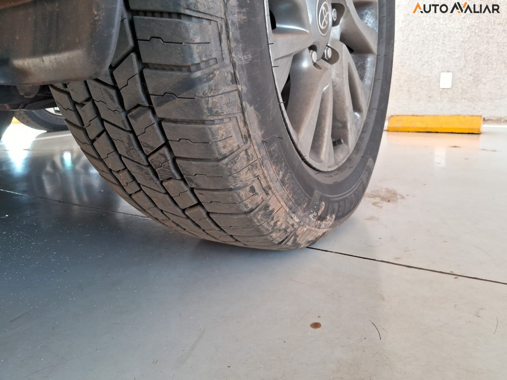 TOYOTA HILUX SW4 2.8 D-4D TURBO DIESEL SRX 7L 4X4 AUTOM&Aacute;TICO