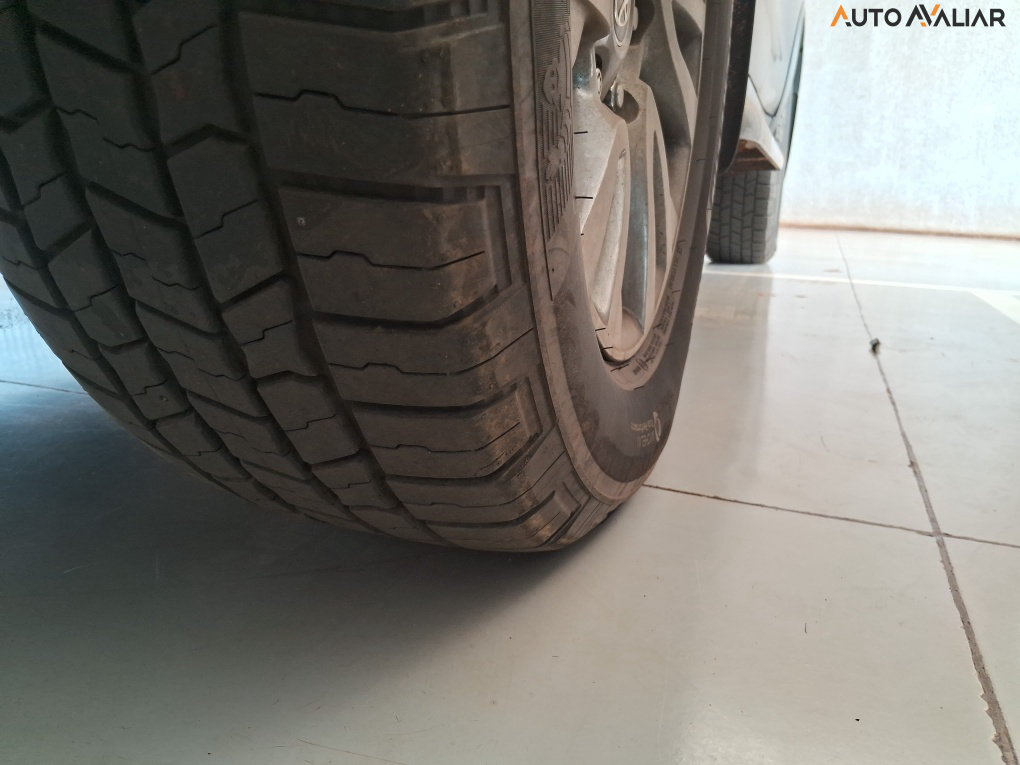 TOYOTA HILUX SW4 2.8 D-4D TURBO DIESEL SRX 7L 4X4 AUTOM&Aacute;TICO