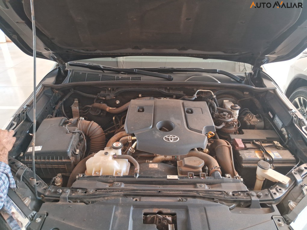 TOYOTA HILUX SW4 2.8 D-4D TURBO DIESEL SRX 7L 4X4 AUTOM&Aacute;TICO