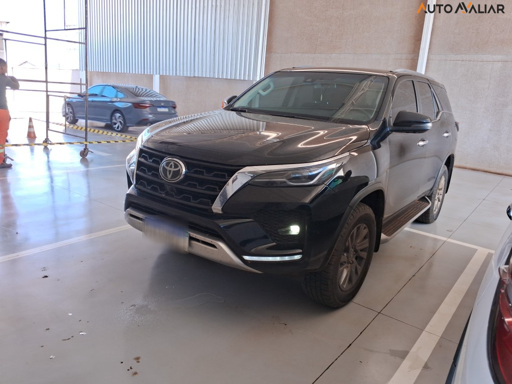 TOYOTA HILUX SW4 2.8 D-4D TURBO DIESEL SRX 7L 4X4 AUTOM&Aacute;TICO