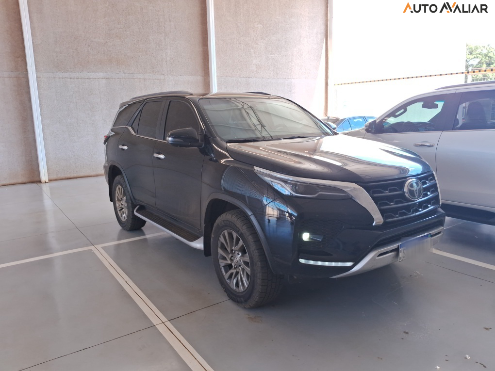 TOYOTA HILUX SW4 2.8 D-4D TURBO DIESEL SRX 7L 4X4 AUTOM&Aacute;TICO