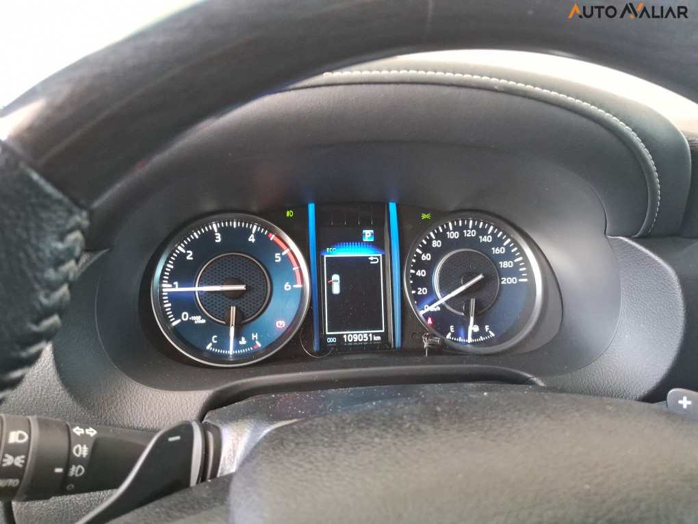 TOYOTA HILUX SW4 2.8 D-4D TURBO DIESEL SRX 7L 4X4 AUTOM&Aacute;TICO