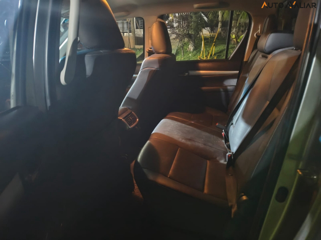 TOYOTA HILUX CD SRX 4X4 2.8 TDI 16V Diesel Aut.