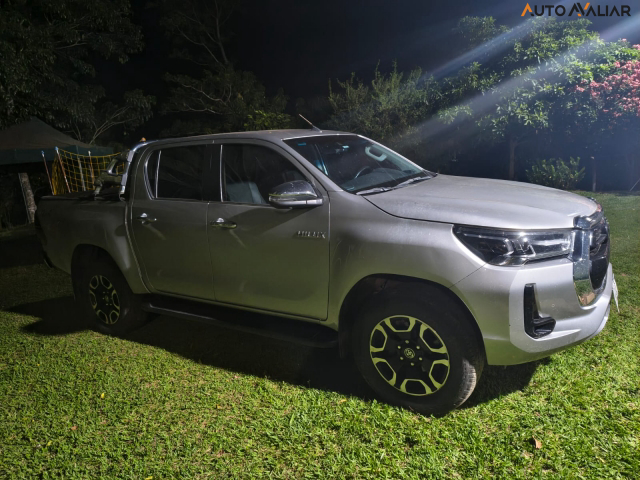 TOYOTA HILUX CD SRX 4X4 2.8 TDI 16V Diesel Aut.