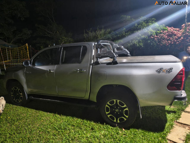 TOYOTA HILUX CD SRX 4X4 2.8 TDI 16V Diesel Aut.