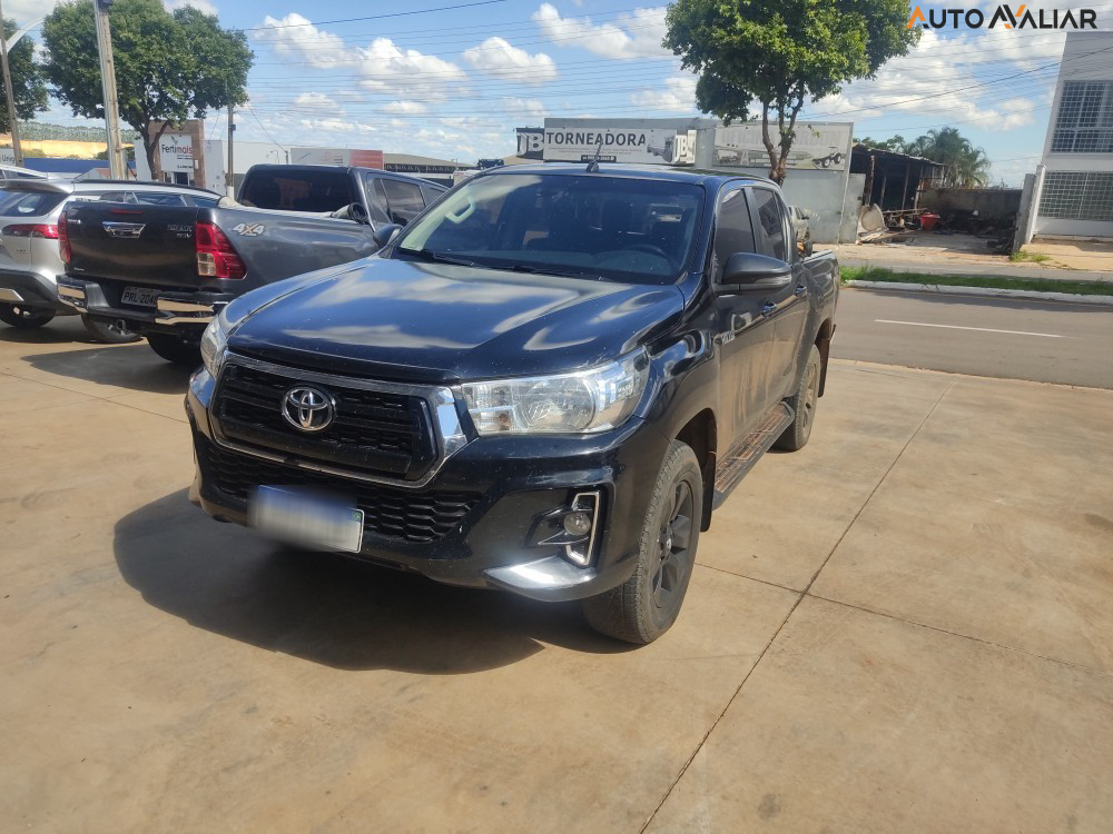 TOYOTA HILUX 2.8 SR 4X4 CD 16V DIESEL 4P AUTOMATICO