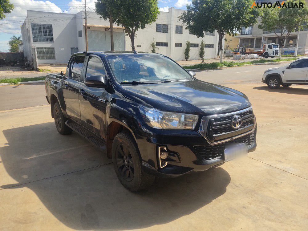 TOYOTA HILUX 2.8 SR 4X4 CD 16V DIESEL 4P AUTOMATICO