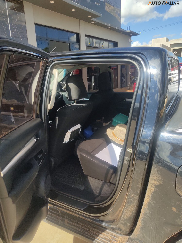 TOYOTA HILUX 2.8 SR 4X4 CD 16V DIESEL 4P AUTOMATICO